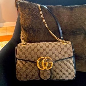 Brand new Gucci GG Marmont medium shoulder bag. Never used. Perfect condition.